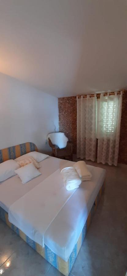 Vikula Appartement Duće Buitenkant foto